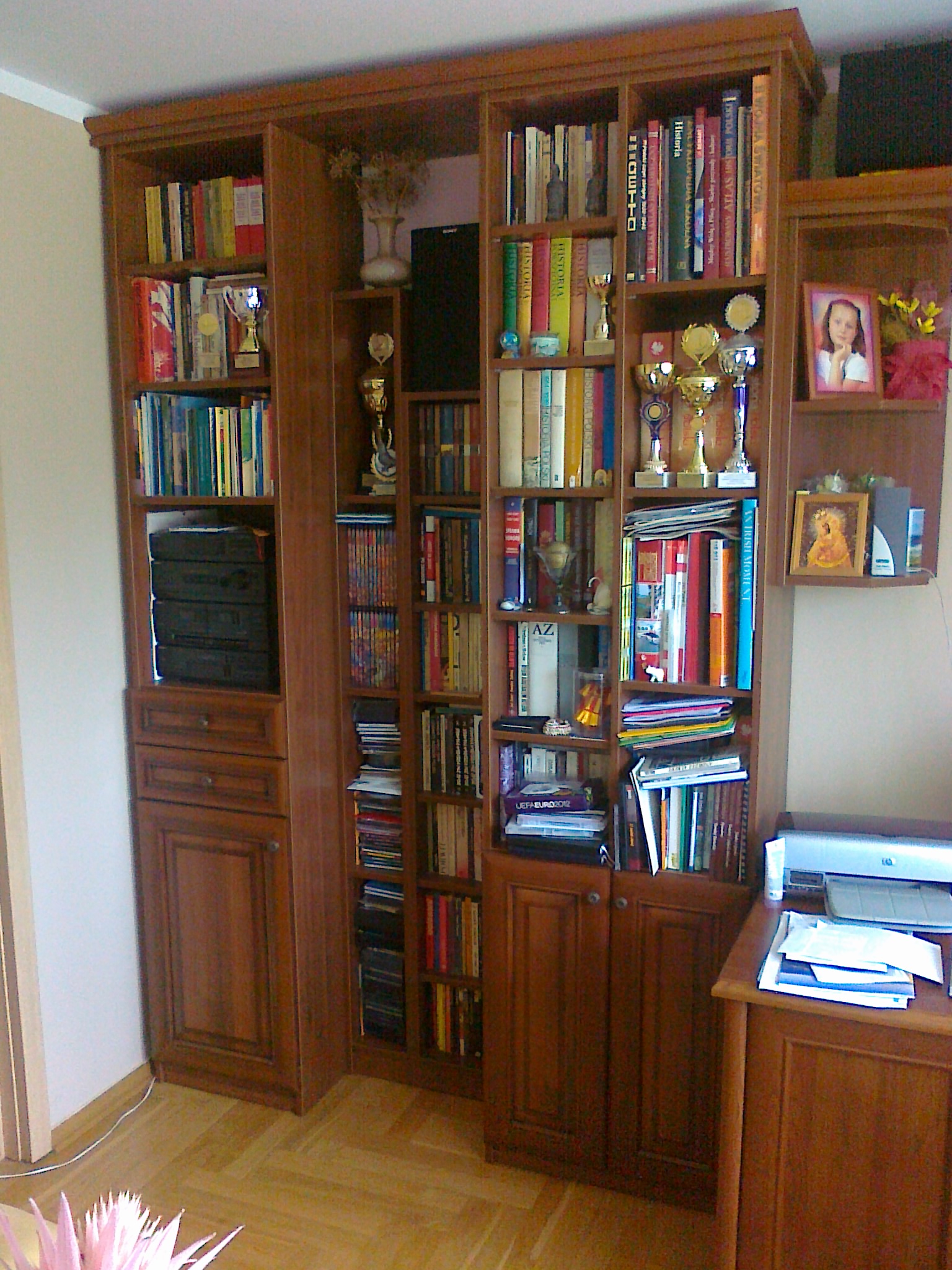 meble pokojowe, biurowe, biurka, regały, szafy, komody